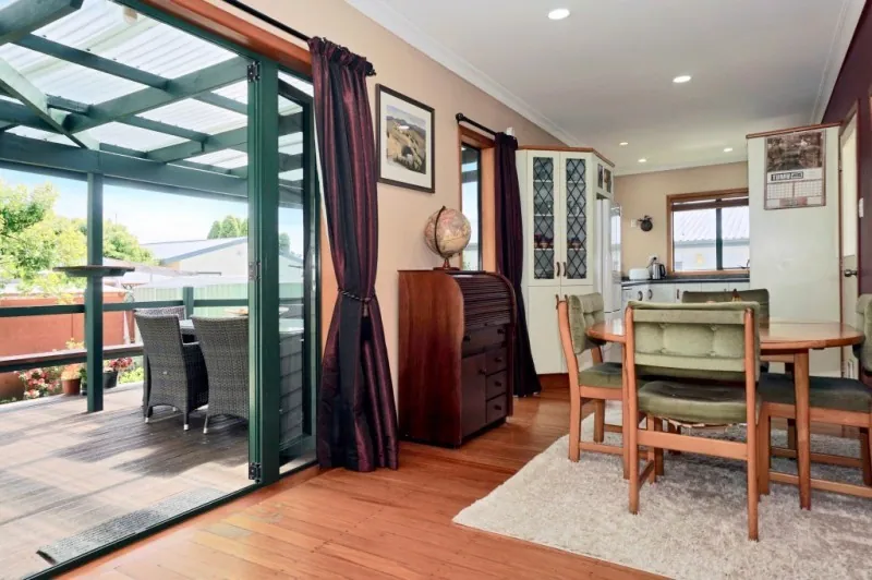  princess   lounge looking to dineing and kitchen